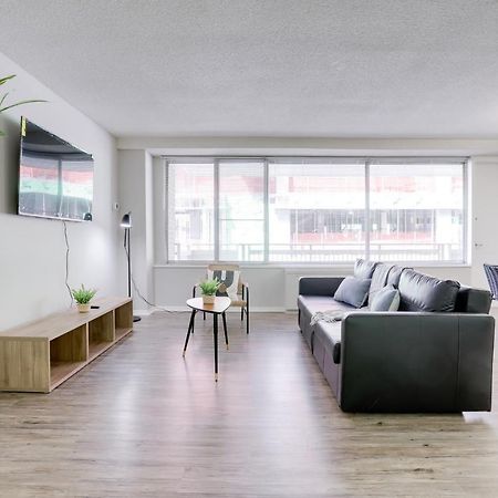Modern Apartment At Crystal City Arlington Extérieur photo