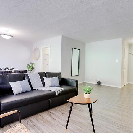 Modern Apartment At Crystal City Arlington Extérieur photo