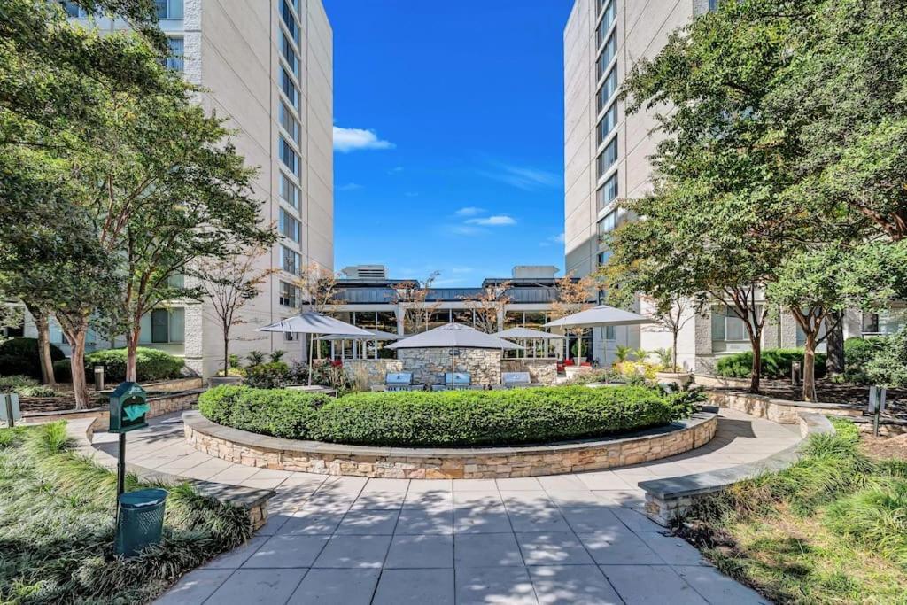 Modern Apartment At Crystal City Arlington Extérieur photo