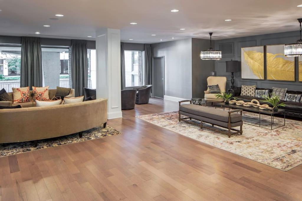 Modern Apartment At Crystal City Arlington Extérieur photo