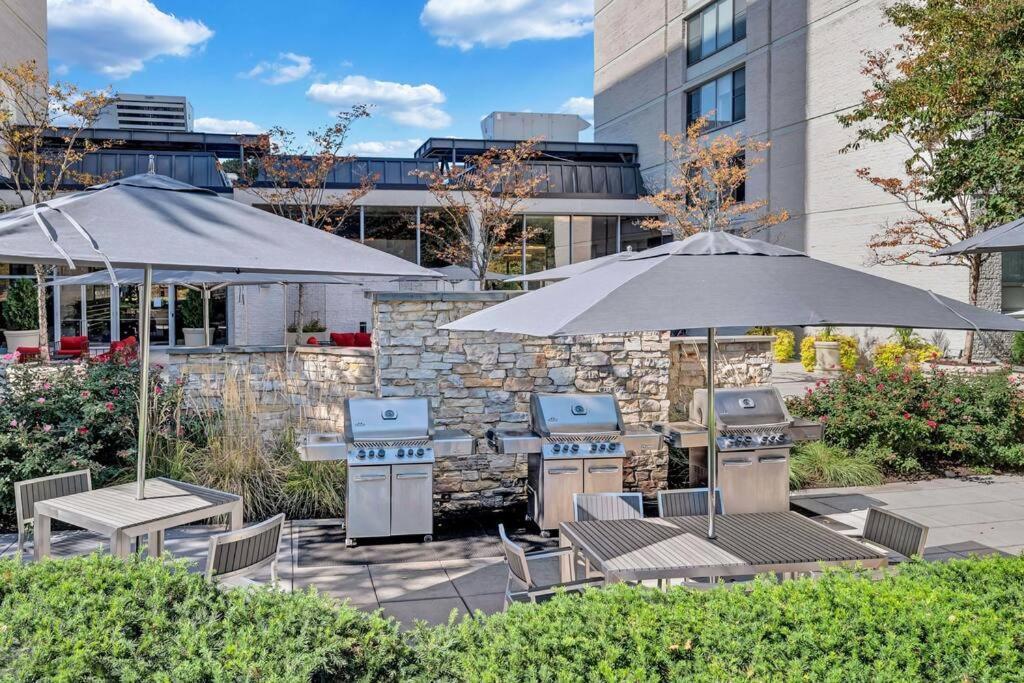 Modern Apartment At Crystal City Arlington Extérieur photo