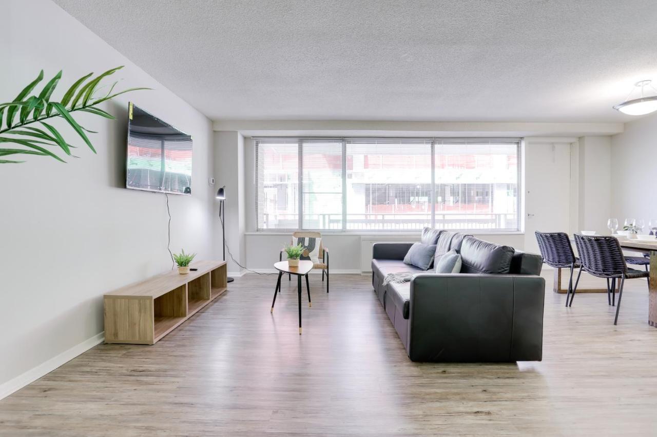 Modern Apartment At Crystal City Arlington Extérieur photo