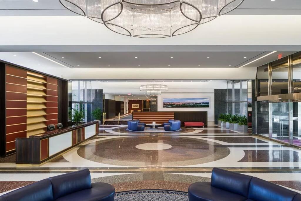 Modern Apartment At Crystal City Arlington Extérieur photo
