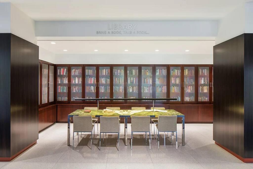 Modern Apartment At Crystal City Arlington Extérieur photo