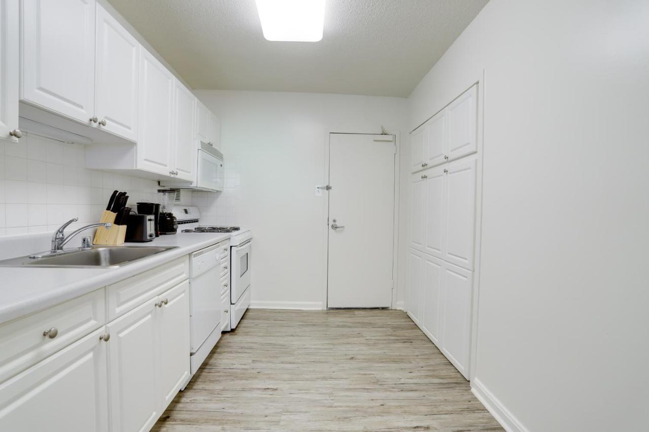 Modern Apartment At Crystal City Arlington Extérieur photo