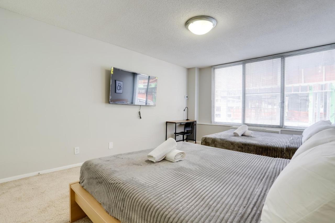 Modern Apartment At Crystal City Arlington Extérieur photo