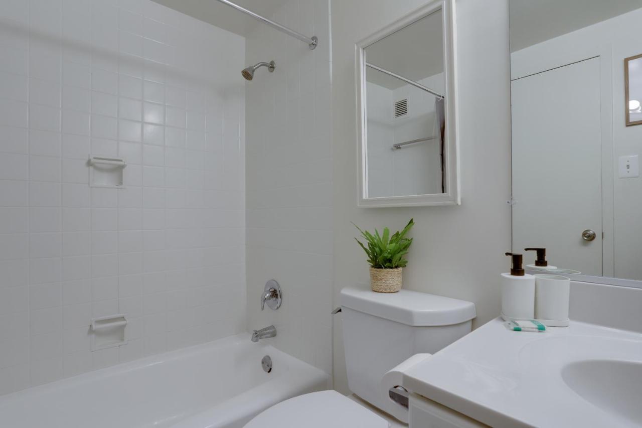 Modern Apartment At Crystal City Arlington Extérieur photo
