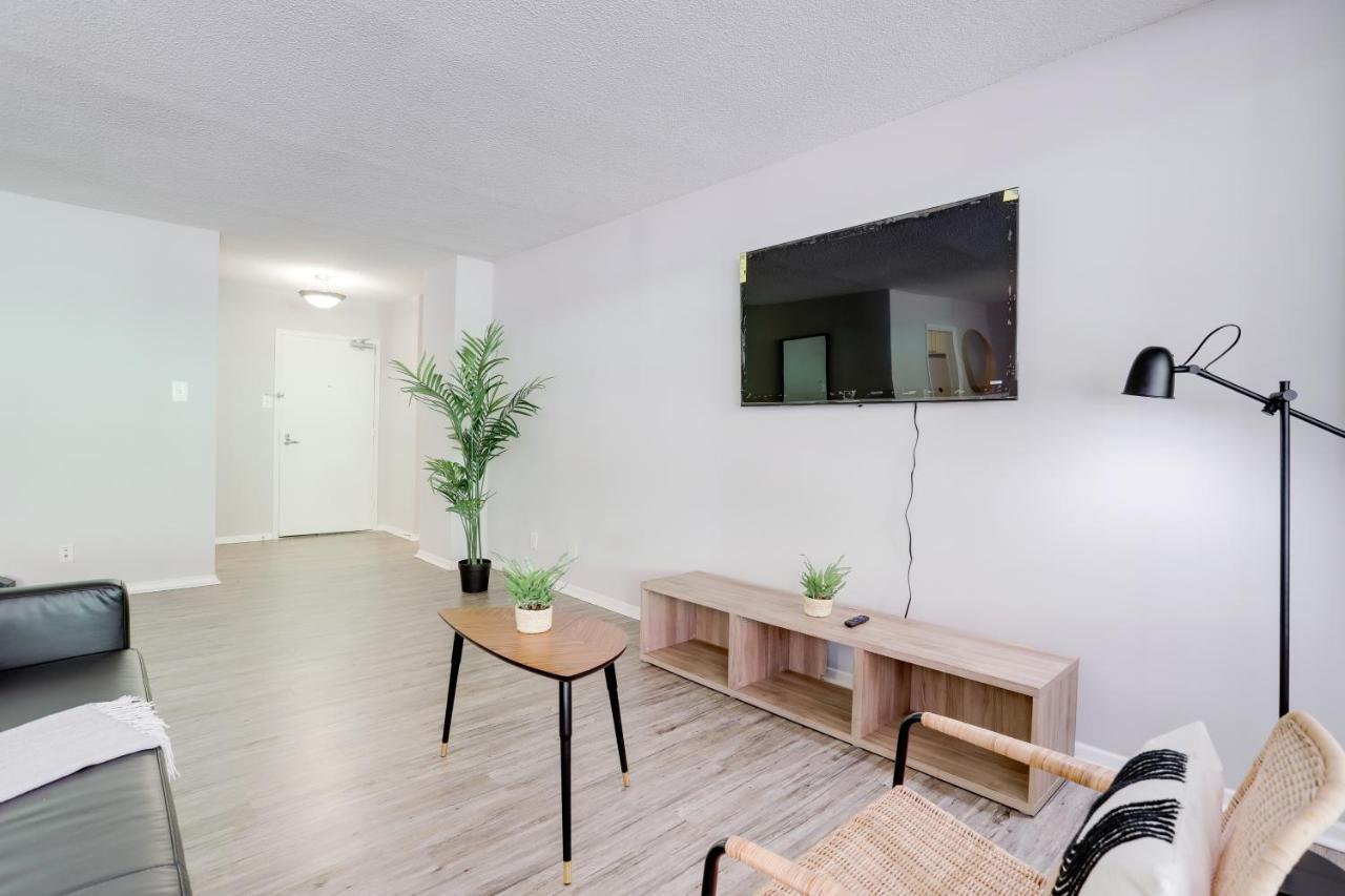 Modern Apartment At Crystal City Arlington Extérieur photo