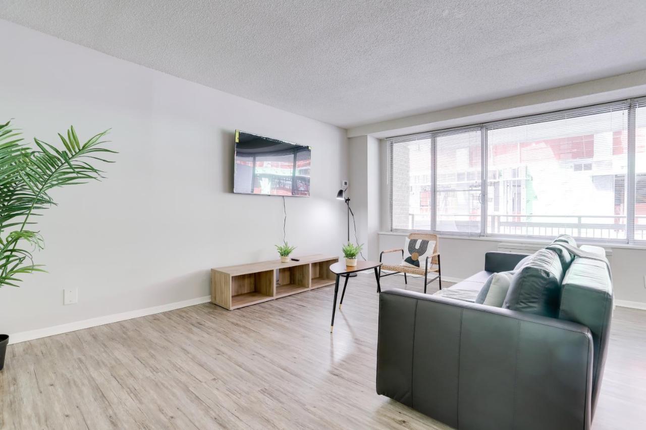 Modern Apartment At Crystal City Arlington Extérieur photo